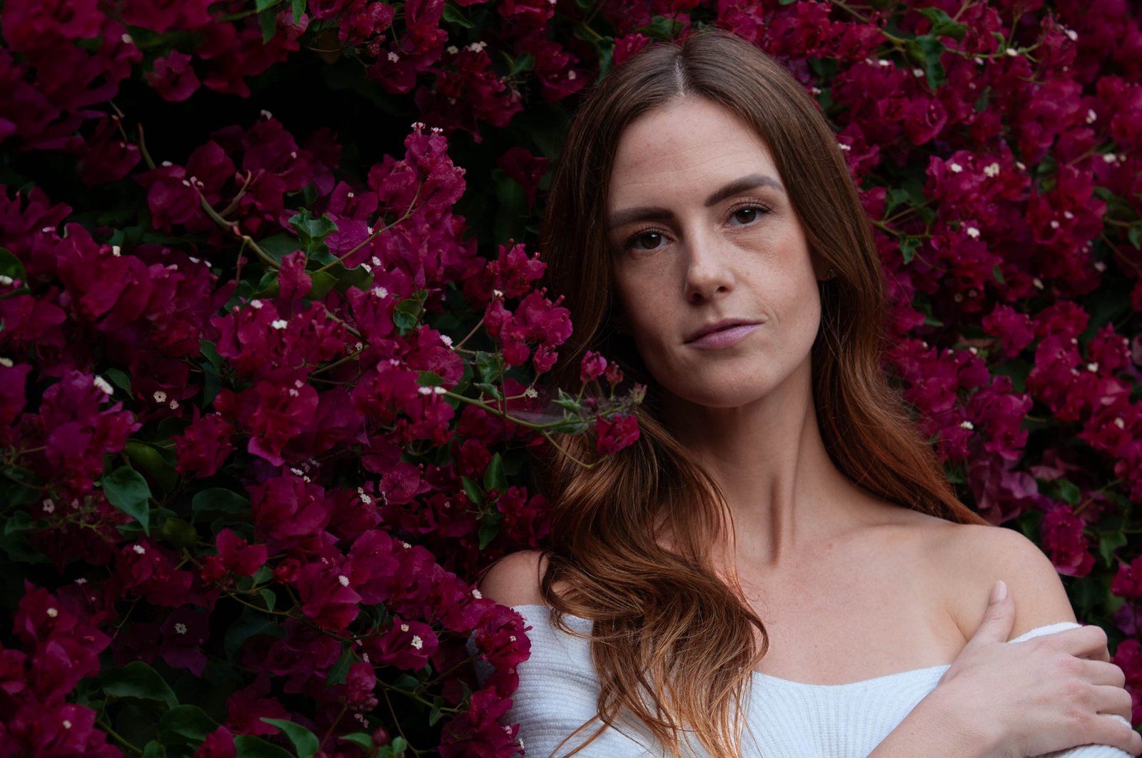 Fashion portrait begonias beautiful gir.